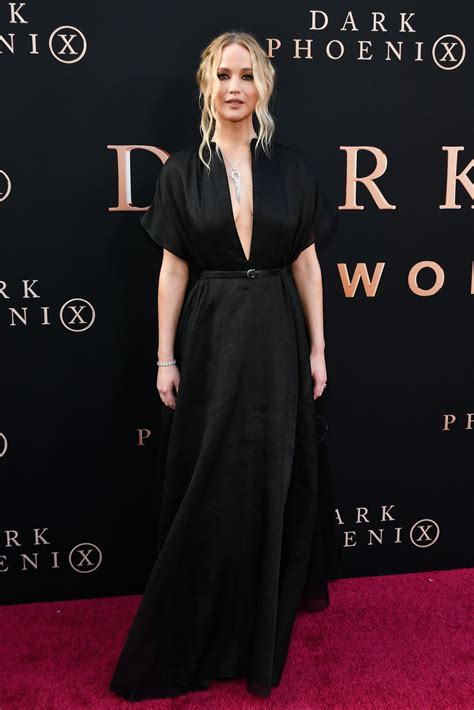 Jennifer Lawrence Braless Outfits: Photos of Her Without a Bra